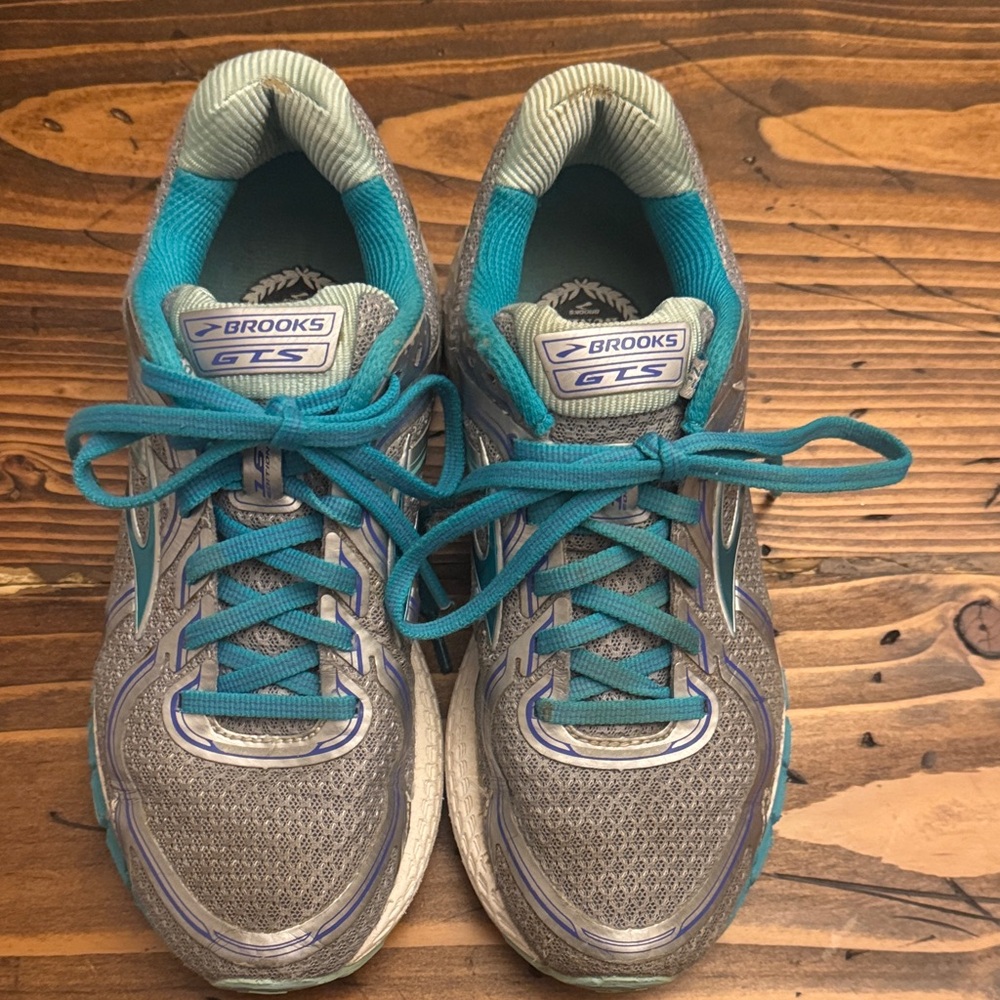Brooks Women's Gray and Teal Athletic Running Sneakers size 7